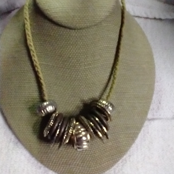 Silvertone green braided cord necklace - Picture 4 of 5